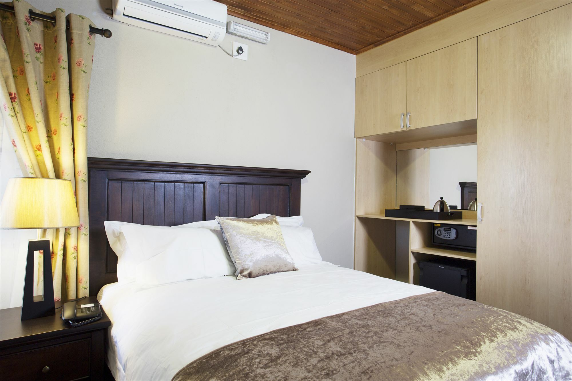 อีโคพาร์ค ลอดจ์ Hotel เซนทูเรียน ภายนอก รูปภาพ