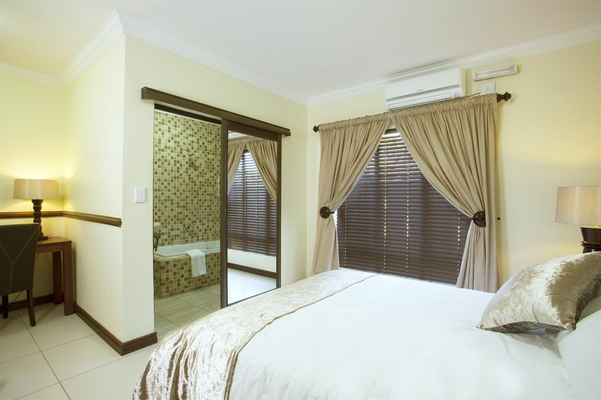 อีโคพาร์ค ลอดจ์ Hotel เซนทูเรียน ภายนอก รูปภาพ